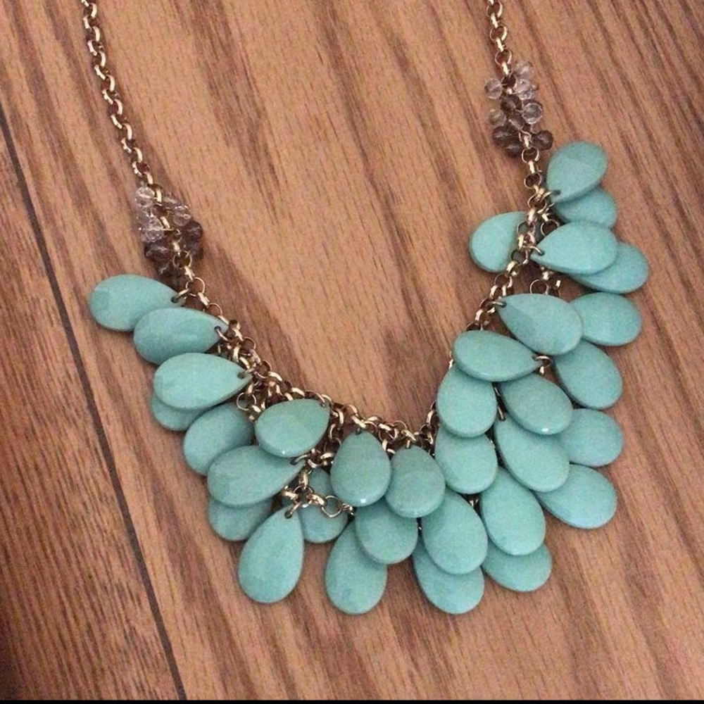 Women’s statement necklace